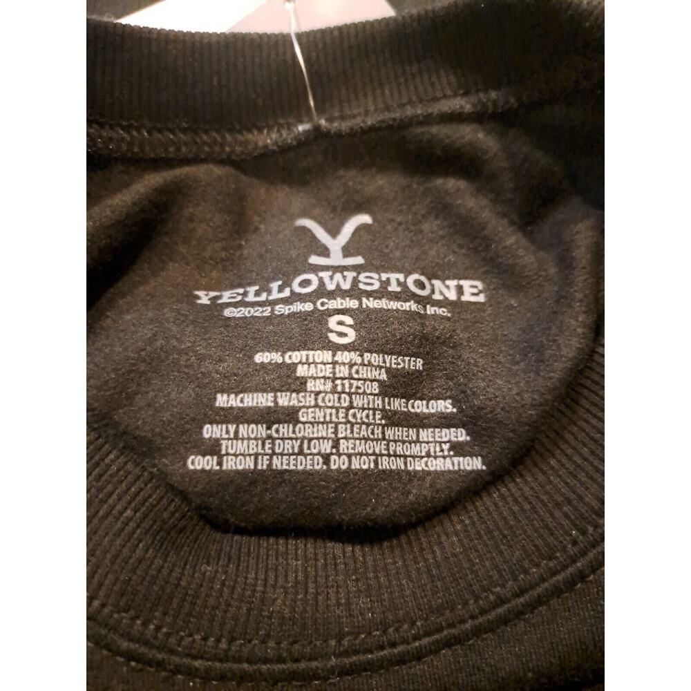 NWT Yellowstone Graphic Print Dutton Ranch Women's Black Cropped Sweatshirt S - Picture 3 of 3